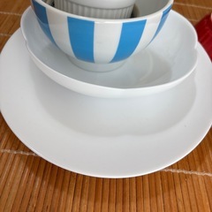❗️他の商品お買い上げの方無料❗️
グラタン皿と不揃い食器の画像