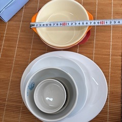 ❗️他の商品お買い上げの方無料❗️
グラタン皿と不揃い食器の画像