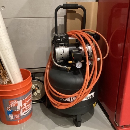 アストロ　エアーコンプレッサー　38L