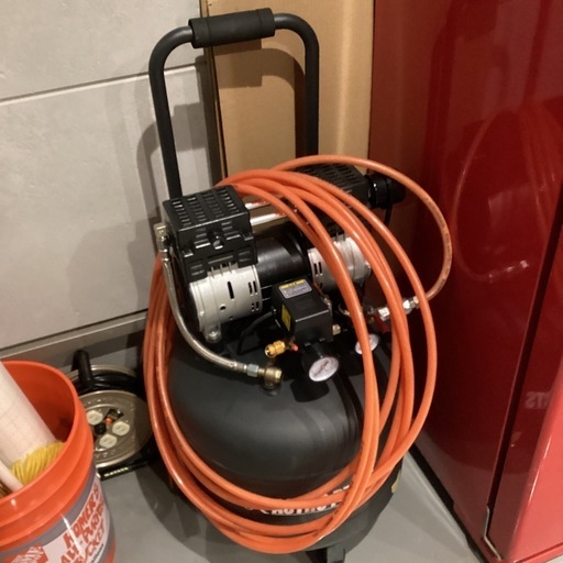 アストロ　エアーコンプレッサー　38L