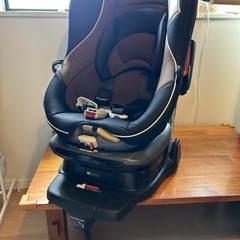 コンビ チャイルドシート ゼウスターン combi