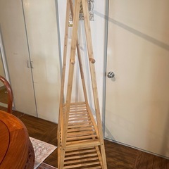 木製ハンガーラックの画像