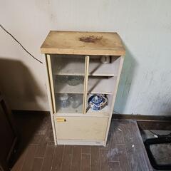 ガラス戸棚