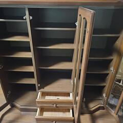 💴⤵キッチンキャビネット食器棚の画像