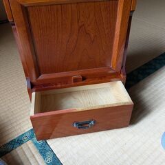 鏡のついた小物入れ　小さい鏡台の画像