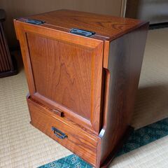 鏡のついた小物入れ　小さい鏡台の画像