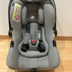０歳から使えるチャイルドシート（外箱、説明書付き）の画像