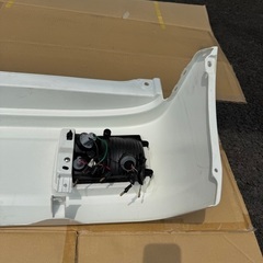 エブリイ　バン　DA17V  リアバンパー　テールランプ付き ホワイト（２６U）の画像
