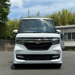ホンダ N-BOX ホワイト – コンパクトでスタイリッシュ、装...