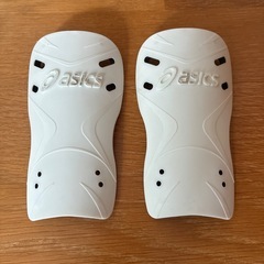 アシックス  サッカー　すねあて