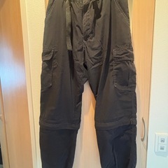 カーゴパンツの画像