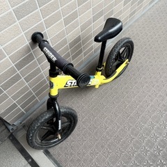 ストライダー　バランスバイク　黄色