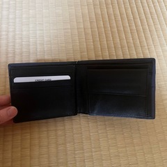 【新品タグ付き】二つ折り財布｜1000円相当の画像