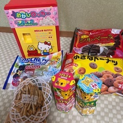 ㊸お菓子セット　ハローキティ　お菓子ロッカー　小さなドーナッツ　...