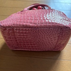 ピンククロコダイル調バッグの画像