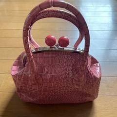 ピンククロコダイル調バッグの画像