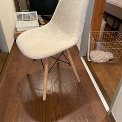 イームズタイプの椅子