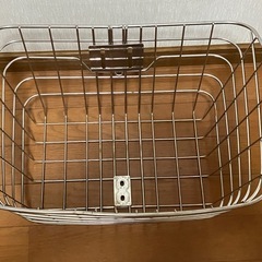自転車のカゴの画像