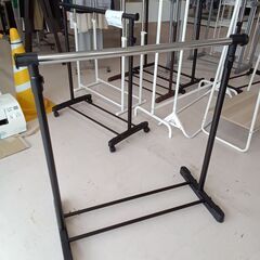リユースのサカイ栃木店★ジモティ割あり★  ハンガーラック ブラ...