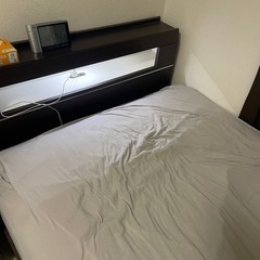 セミダブルベッドフレームの画像