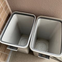 ゴミ箱　2個の画像