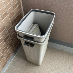 ゴミ箱　2個の画像