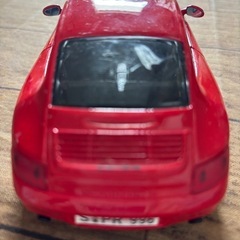 おもちゃの車の画像