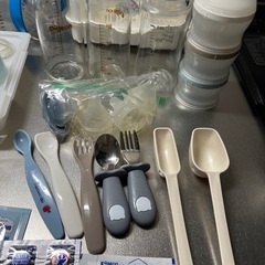 ピジョン母乳実感哺乳瓶、ストロー飲み練習、消毒器、離乳食パック、カトラリー、おしゃぶり等の画像