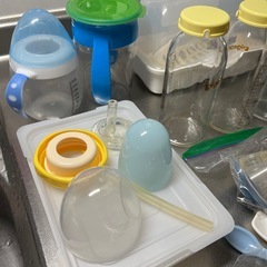 ピジョン母乳実感哺乳瓶、ストロー飲み練習、消毒器、離乳食パック、カトラリー、おしゃぶり等の画像