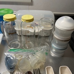 ピジョン母乳実感哺乳瓶、ストロー飲み練習、消毒器、離乳食パック、カトラリー、おしゃぶり等の画像