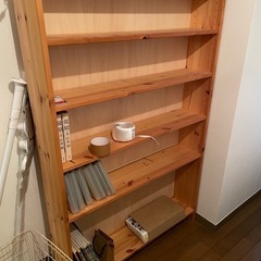 特注パイン材のスリム本棚