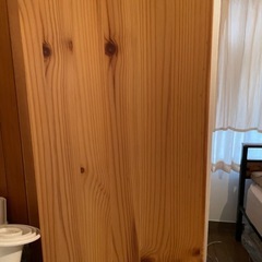 特注パイン材のスリム本棚の画像