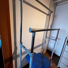 ハンガーラック、トレーニング器具の画像