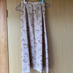 よろしければ😊VARENTS HOUSEの花柄のスカート　ウエス...