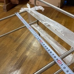 キッチンシンク下の収納棚の画像