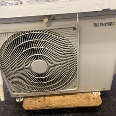 ☆中古￥18,800！IRIS OHYAMA　6畳用2.2kwルームエアコン　家電　2018年製　IRR-2218C型　【BF047】の画像