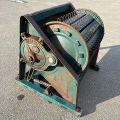 レトロ　足踏脱穀機の画像