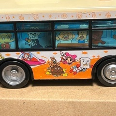 アンパンマンバスの画像