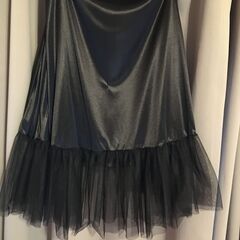 コスプレとかに？解体したスカート 乱雑にカットしてあるシースルーブラックドレスの画像