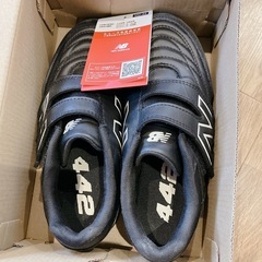 NEW BALANCE フットボール トレーニングシューズ キッ...