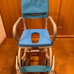入浴用車椅子 青 メッシュ背もたれ　uchie ウチエ　シャワー...