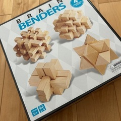 知育玩具　木のブロックパズルです