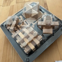知育玩具　木のブロックパズルですの画像