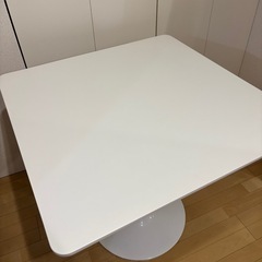 テーブル