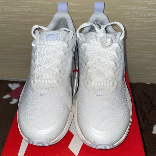 NIKEナイキ エアマックス ニュアクシス SEウィメンズシューズ 23.5cm
