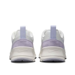 NIKEナイキ エアマックス ニュアクシス SEウィメンズシューズ 23.5cmの画像