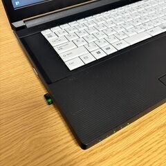 【オフィス2021付き】富士通 A579 第8世代 i3✨16GB SSD256GBの画像