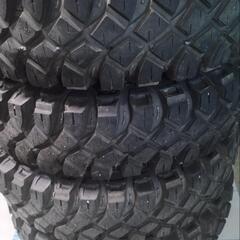 JB64　ジムニー専用ホイール　VOLK RACING TE37X

タイヤ　MAXXIS creepy clawler LT 7.00-16

4本セットの画像