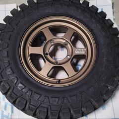 JB64　ジムニー専用ホイール　VOLK RACING TE37X

タイヤ　MAXXIS creepy clawler LT 7.00-16

4本セットの画像