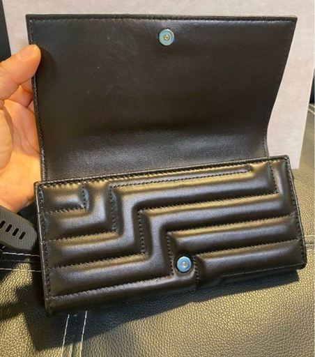 JimmyCHOOジミーチュウ　黒財布